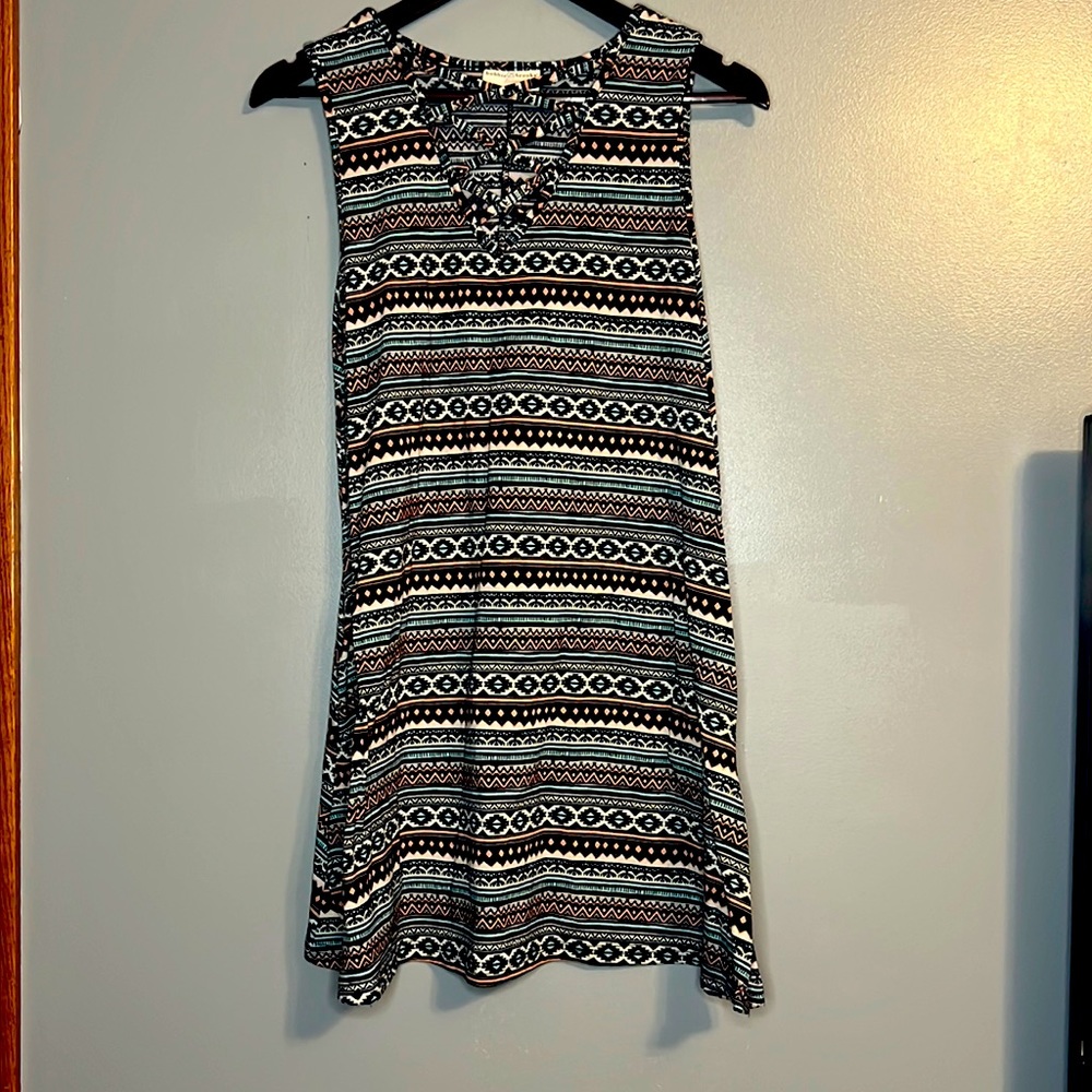 Women’s no sleeve top